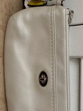 Coach Park Pebbled Leather Wristlet Pearl White Turnlock NWT F49472